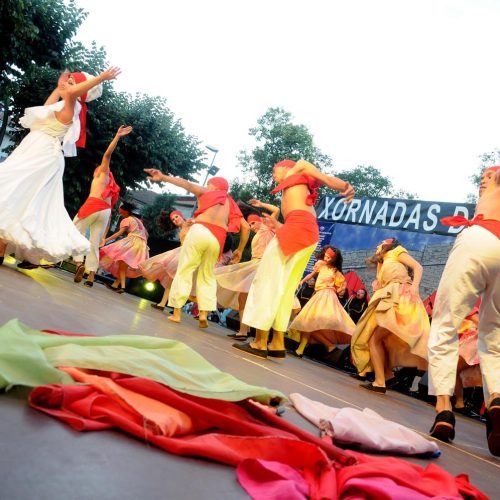 3.3 foto bailando SAN JUAN en XXIX XORNADAS DE FOLCLOR ORENSE. (2)