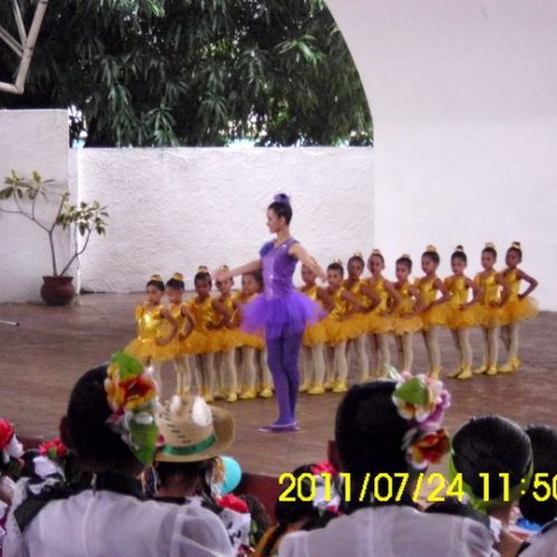 HEYRI EN EL ACTO CON NIÑAS BALLET 29-07-2011 2 (1)