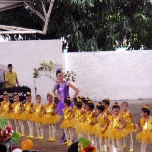 HEYRI EN EL ACTO CON NIÑAS BALLET 29-07-2011 3 (1)