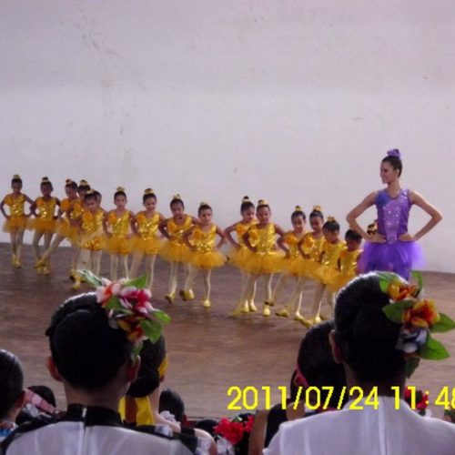 HEYRI EN EL ACTO CON NIÑAS BALLET 29-07-2011 5 (1)